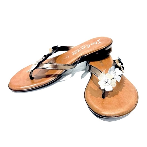 👡🌺 ITALIANA Metallic Floral Rhinestone Sandals | Silver Tan Brown Women’s Sz 7M - Picture 1 of 5